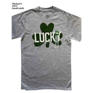 St. Patrick's Day Mens Lucky Shamrock Graphic T-Shirt Size S Gray Holiday NEW